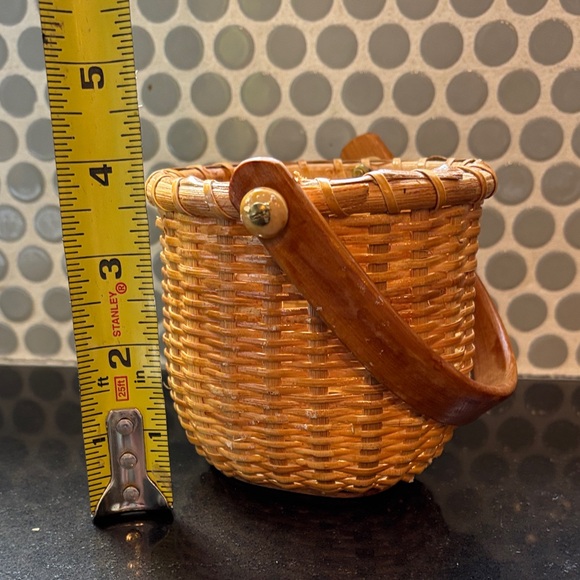 Handcrafted Brown Woven Basket - Picture 6 of 7